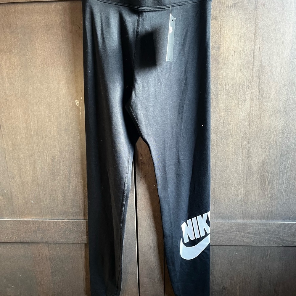 Nike Women’s Black Logo Leggings